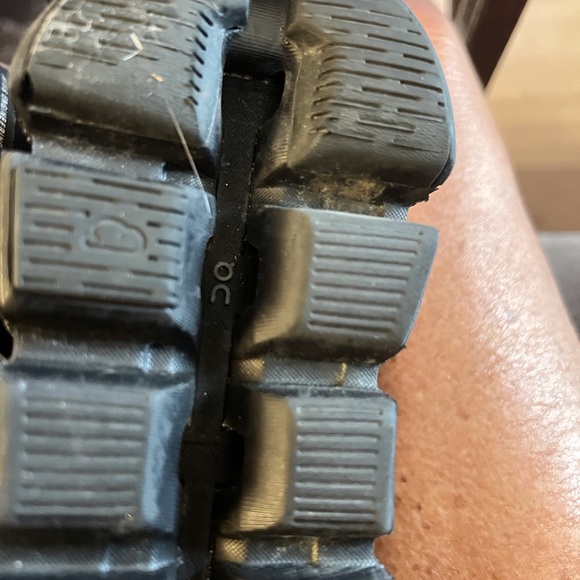 On Cloud Swiss Engineered Black running Sneakers Women’s size 6 - Picture 14 of 14